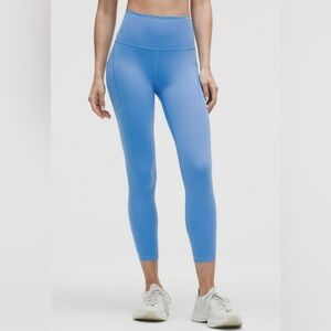 Wunder under Lululemon leggings with pockets